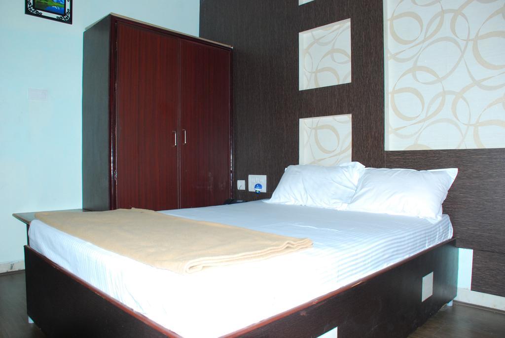 Jayalakshmi Residency Hotel ตีรูปาติ ห้อง รูปภาพ