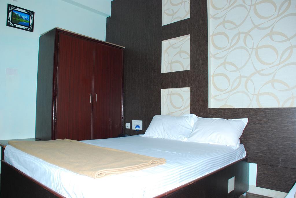 Jayalakshmi Residency Hotel ตีรูปาติ ห้อง รูปภาพ