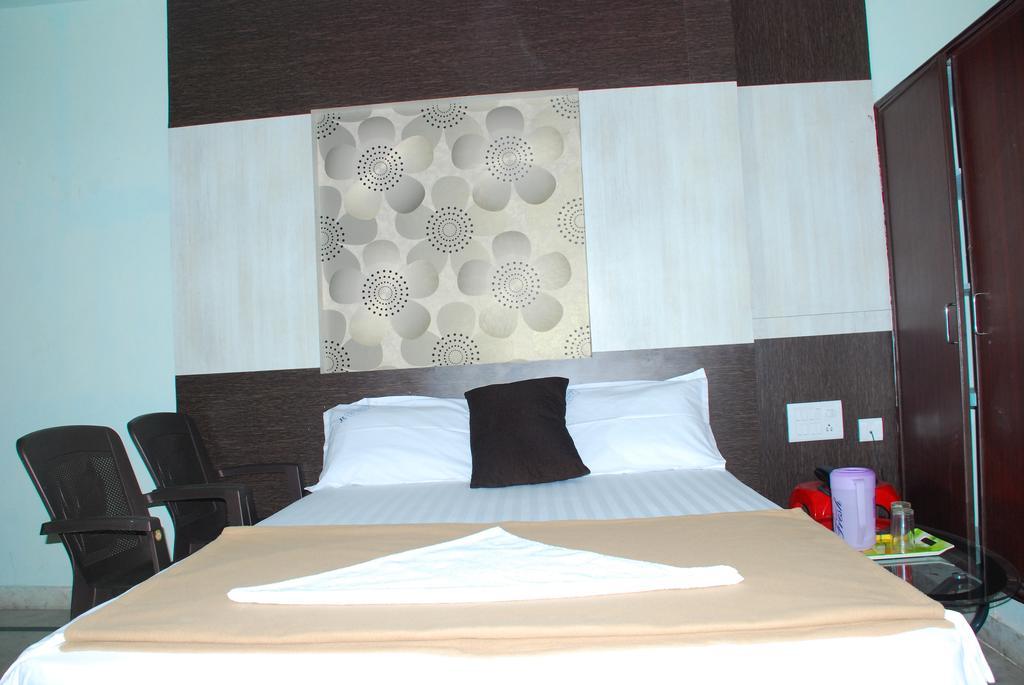 Jayalakshmi Residency Hotel ตีรูปาติ ห้อง รูปภาพ