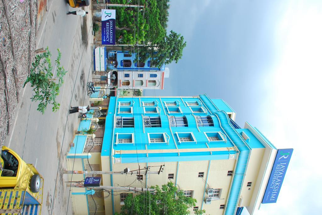 Jayalakshmi Residency Hotel ตีรูปาติ ภายนอก รูปภาพ