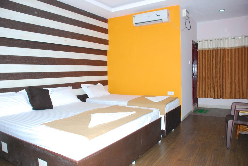 Jayalakshmi Residency Hotel ตีรูปาติ ห้อง รูปภาพ