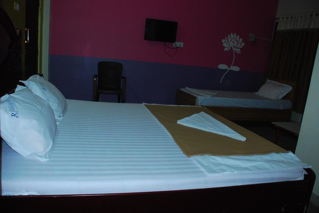 Jayalakshmi Residency Hotel ตีรูปาติ ภายนอก รูปภาพ