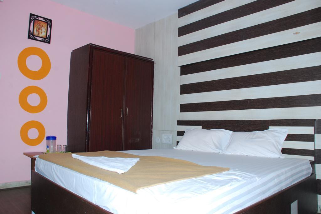 Jayalakshmi Residency Hotel ตีรูปาติ ห้อง รูปภาพ