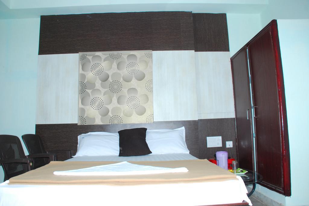 Jayalakshmi Residency Hotel ตีรูปาติ ห้อง รูปภาพ